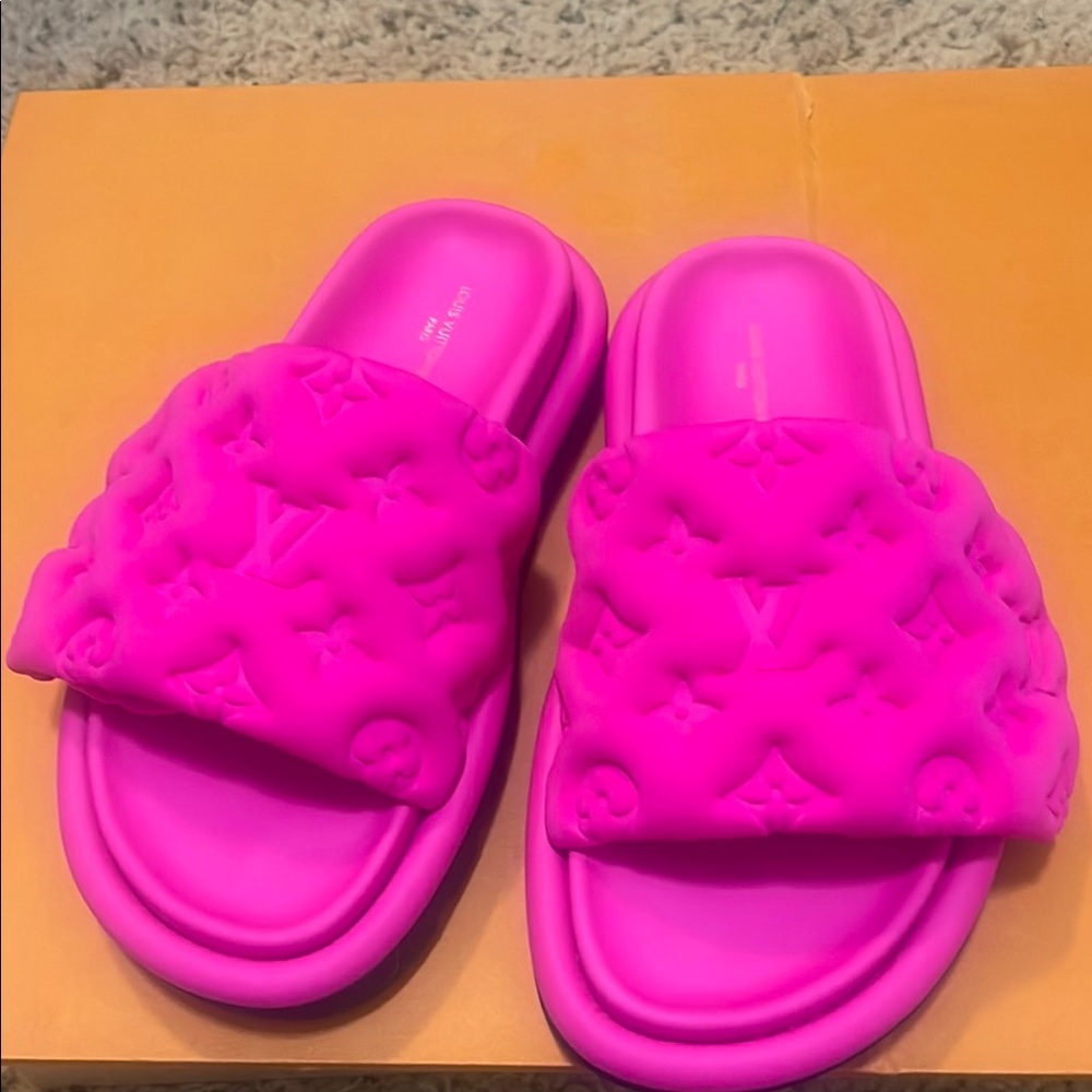 Louis Vuitton Pillow Vibrant Pink Embossed Slides - Picture 1 of 9